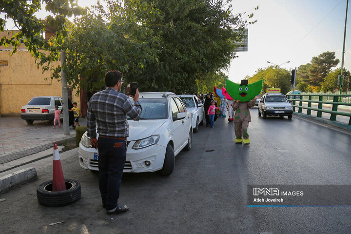 Isfahan's streets came alive with parade of cartoon characters
