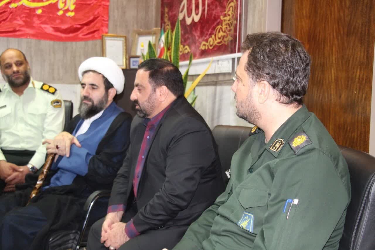 مدیر منطقه ۱۱ شهرداری اصفهان با فرمانده انتظامی کلانتری ۲۵ دیدار کرد