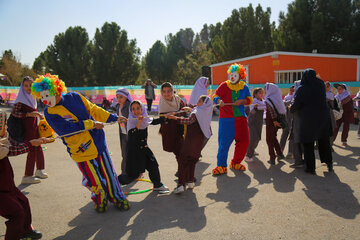 اجرای ویژه‌برنامه «کودکانه» در منطقه ۸ اصفهان