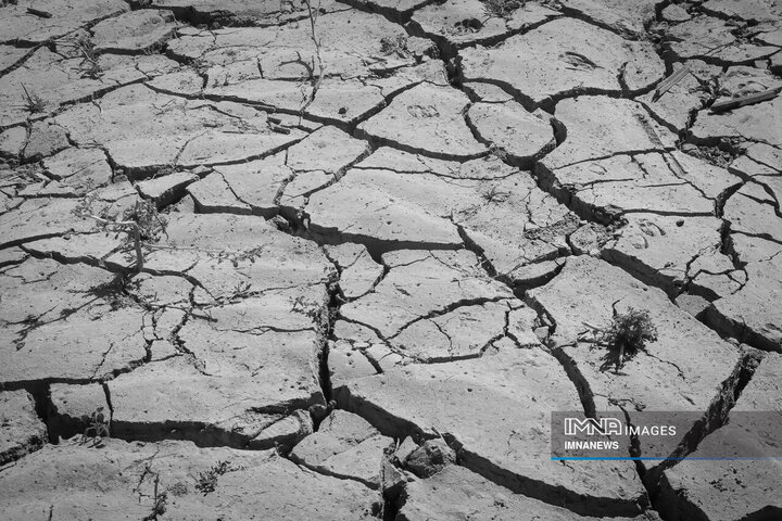 Drought tightened its grip on Zayanderud
