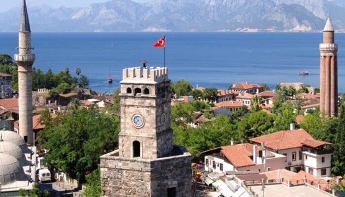 هرآنچه باید درباره برج ساعت آنتالیا بدانید