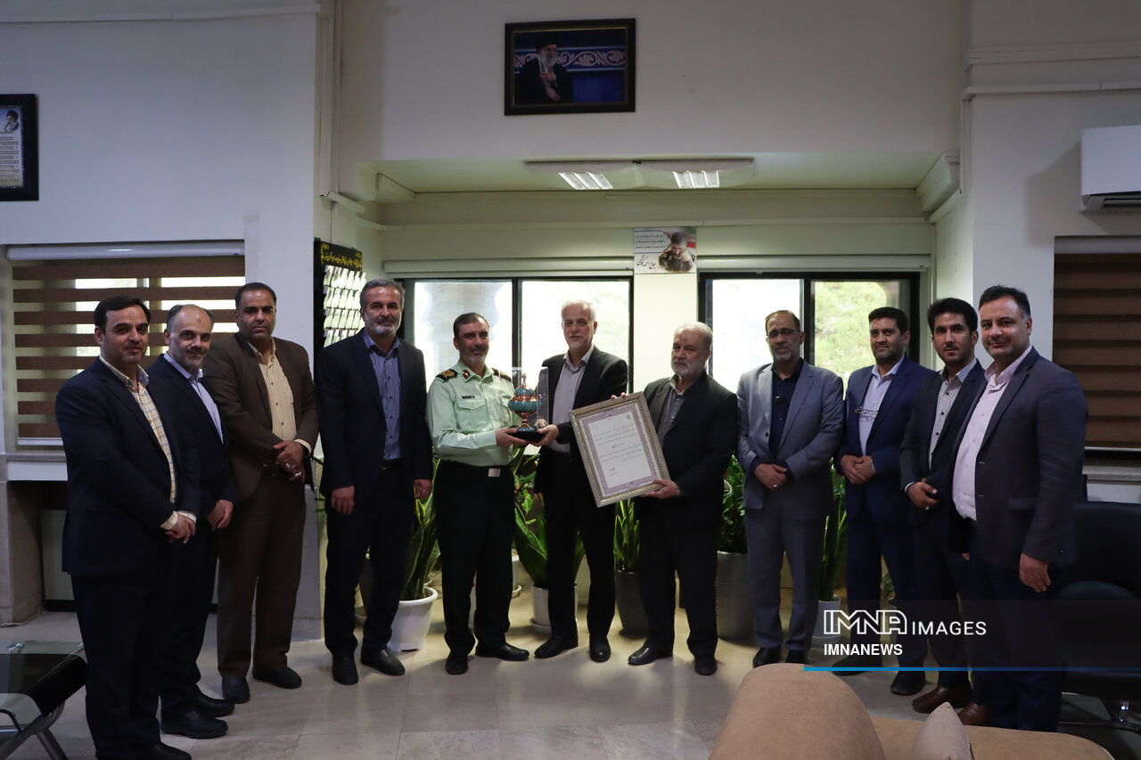 شهدای مدافع امنیت مسئولیت ما را در مقابل نیروی انتظامی سنگینتر میکند