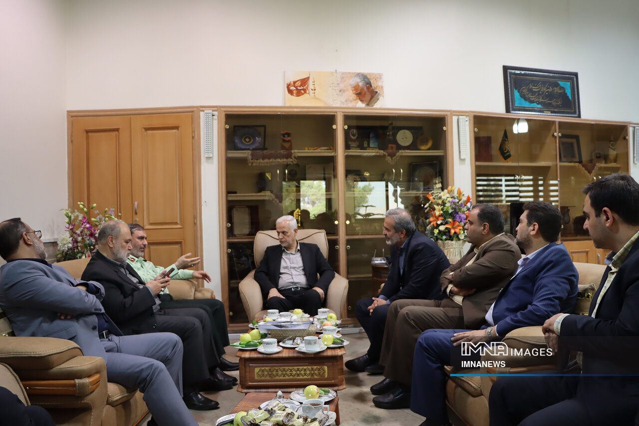 شهدای مدافع امنیت مسئولیت ما را در مقابل نیروی انتظامی سنگینتر میکند