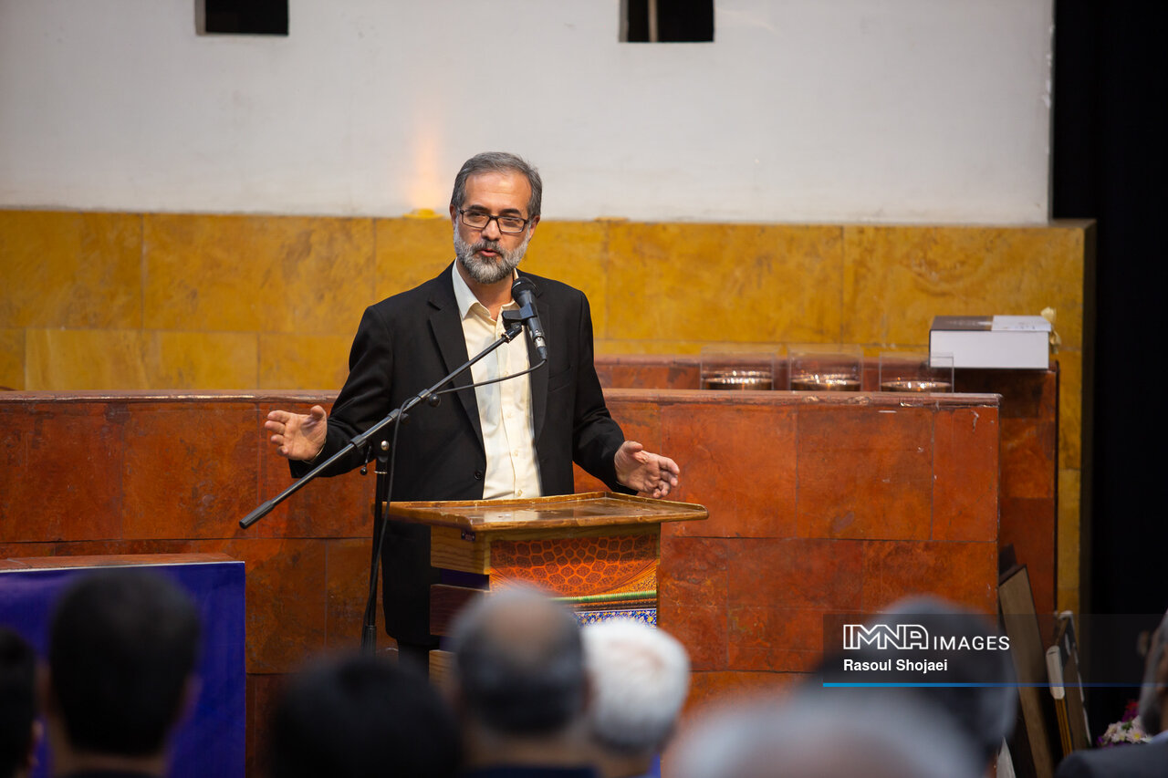 آئین تکریم و معارفه خدمتگزاران شهری برگزار شد