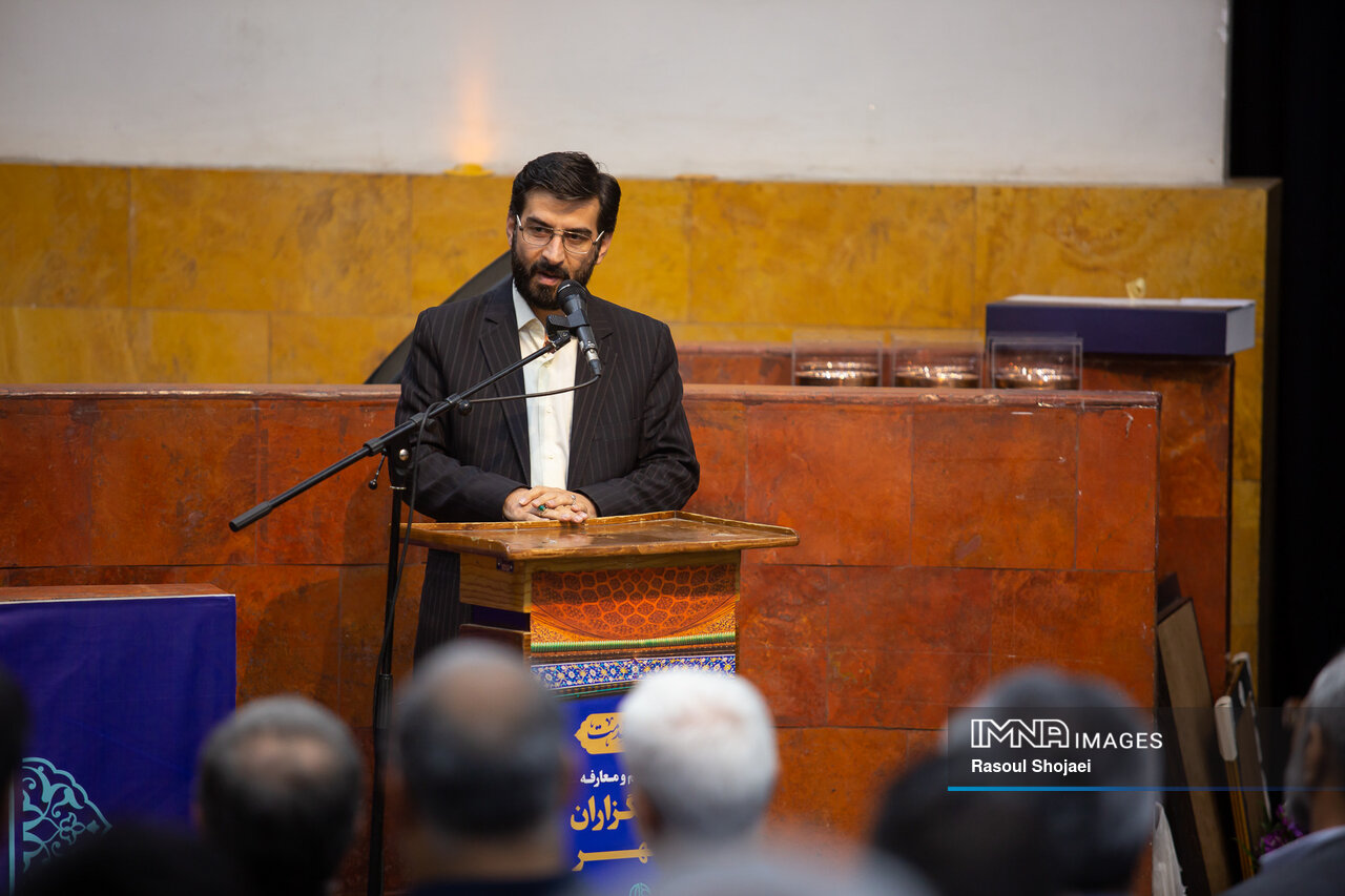 آئین تکریم و معارفه خدمتگزاران شهری برگزار شد