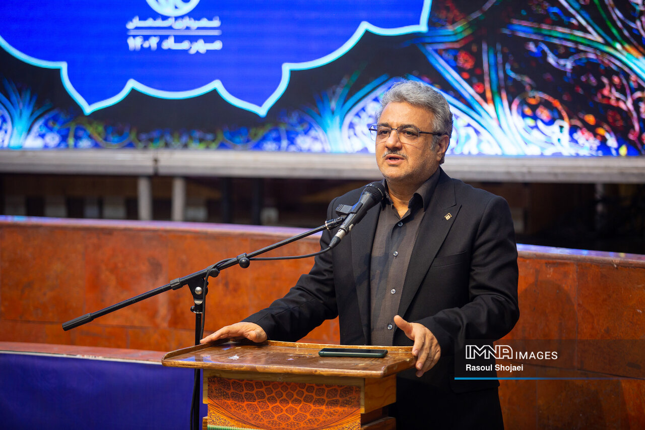 آئین تکریم و معارفه خدمتگزاران شهری برگزار شد