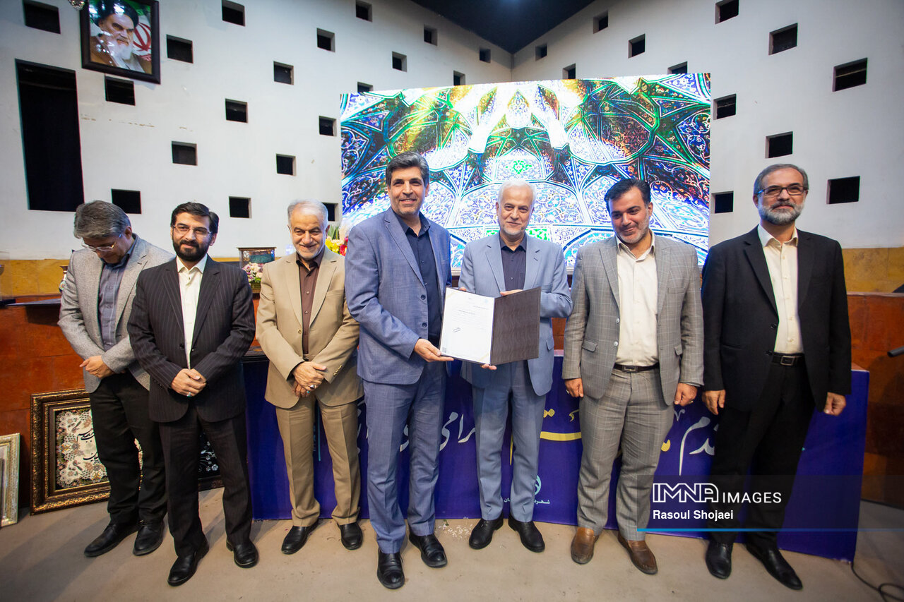 آئین تکریم و معارفه خدمتگزاران شهری برگزار شد