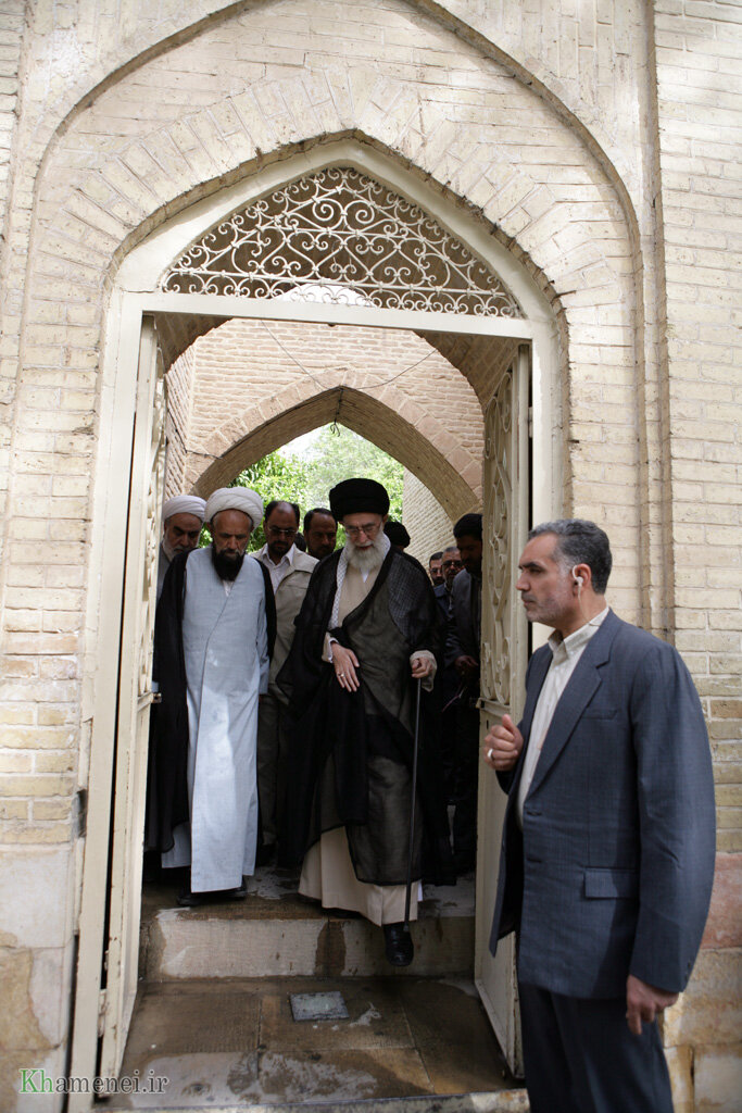 مثل حافظ نه قبل و نه بعد از او، کسی نیامده است