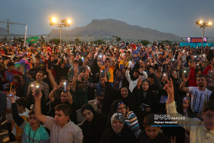 اجتماع رونمائی از سرود نوجوانانه نماز در اصفهان