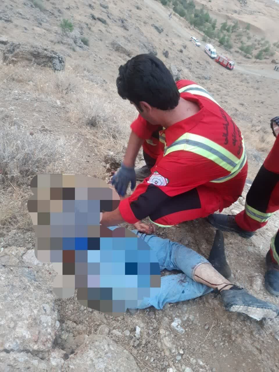 انتقال جسد سقوط کرده در ارتفاعات مخمل‌کوه خرم‌آباد