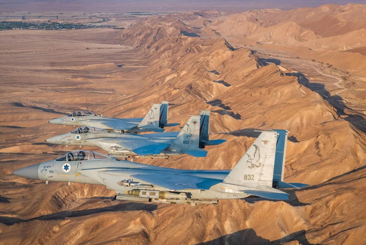 جنگنده اف-۱۵ آمریکایی در راه اسرائیل