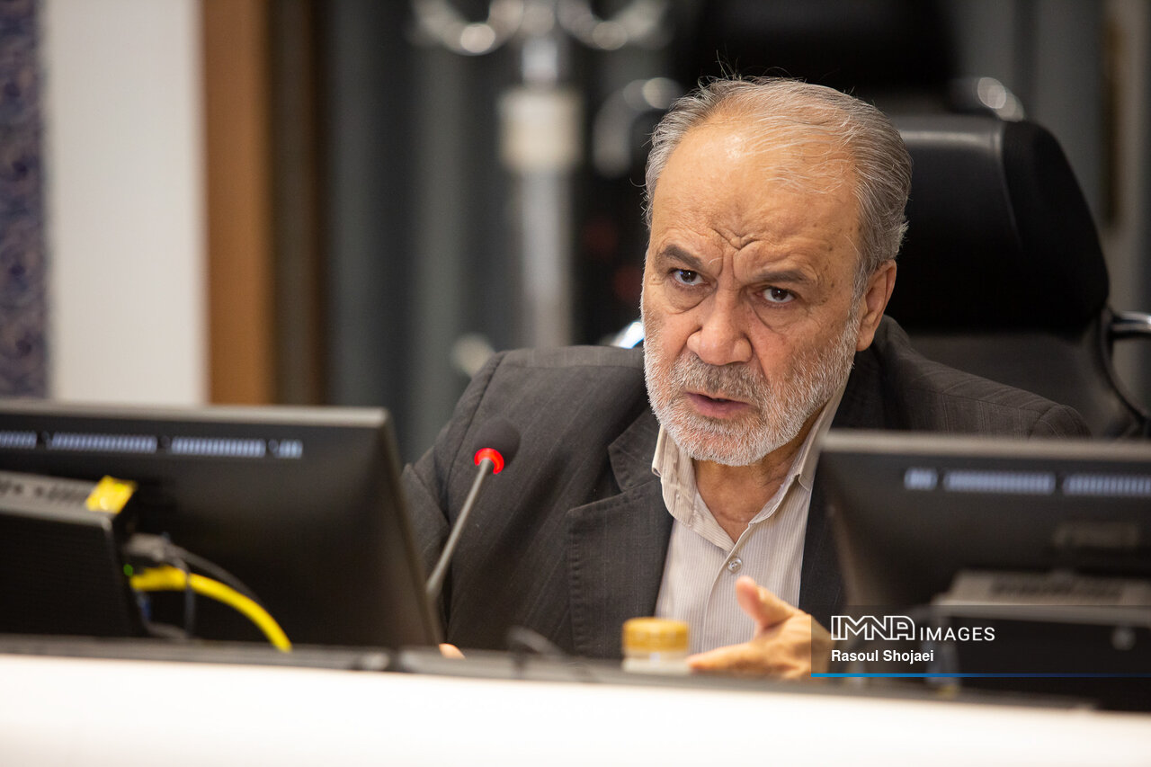 شهردار اصفهان گزارشی از بنگاه‌های اقتصادی ارائه کند