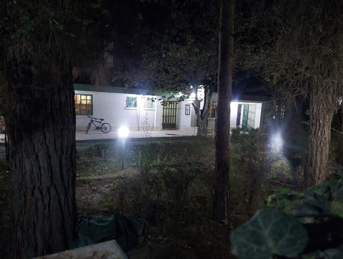 آخرین جزییات قتل داریوش مهرجویی و همسرش + تصاویر محل حادثه