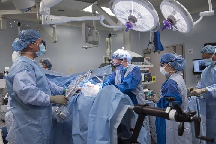 چهره برجسته جراحی ایران در کنگره بین‌المللی جراحان مغز و اعصاب تجلیل شد