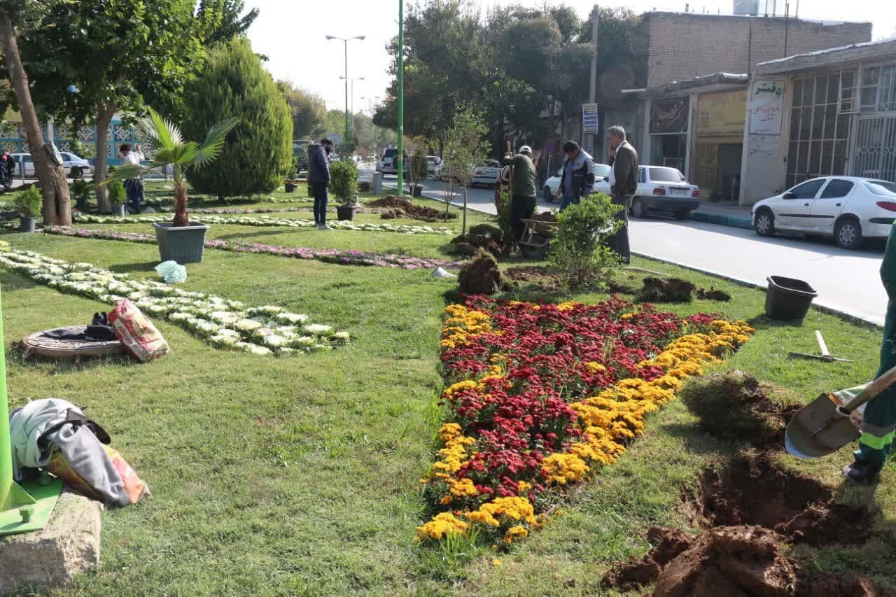 کاشت ۲۰ هزار گل در سطح منطقه ۱۱ اصفهان