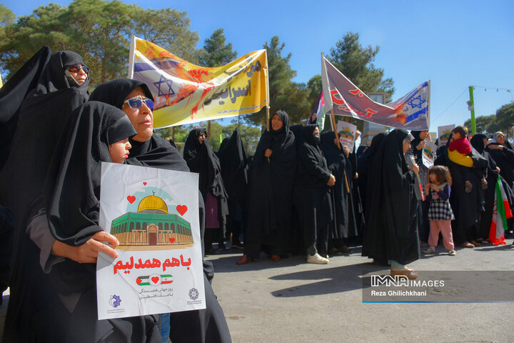 حضور پرشور مردم انقلابی نجف آباد در راهپیمایی ضدصهیونیستی