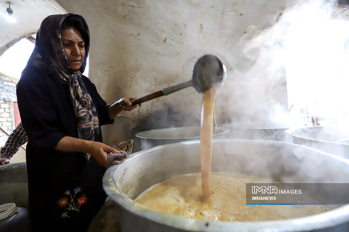 شیره پزی در روستای تاریخی هزاوه