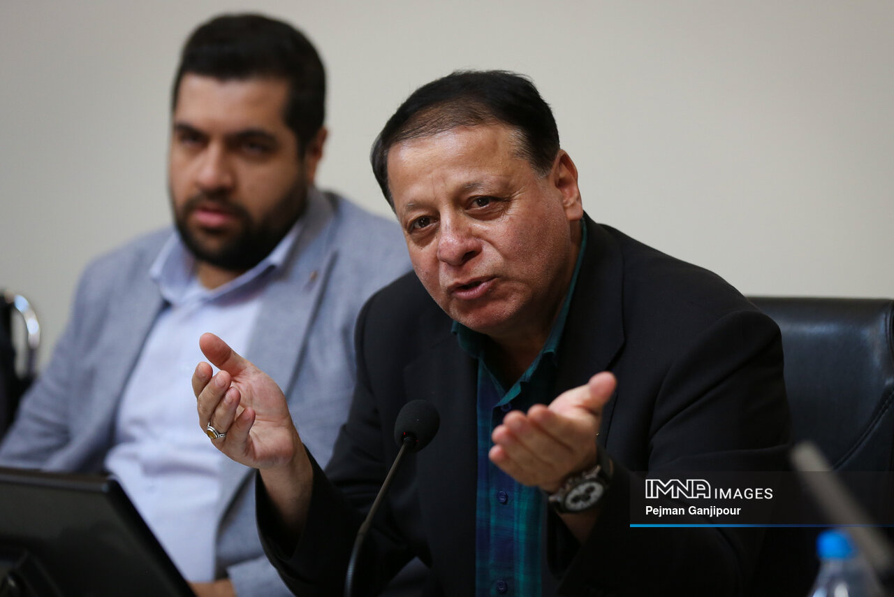 از حامیان و خادمان سیوپنجمین جشنواره فیلمهای کودکان و نوجوانان تقدیر شد