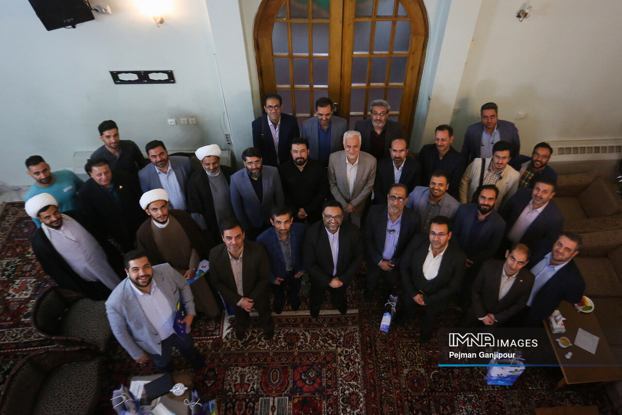 از حامیان و خادمان سیوپنجمین جشنواره فیلمهای کودکان و نوجوانان تقدیر شد