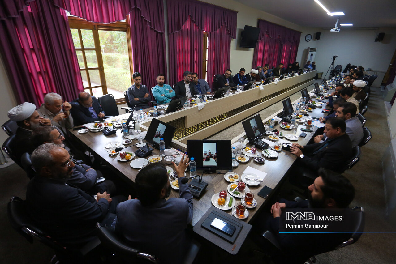 از حامیان و خادمان سیوپنجمین جشنواره فیلمهای کودکان و نوجوانان تقدیر شد