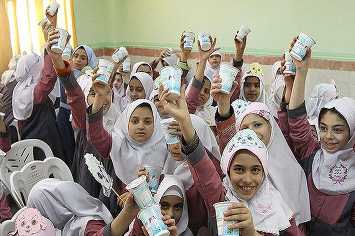 پوشش ۴۴۰ هزار دانش‌آموز اصفهانی در توزیع شیر رایگان
