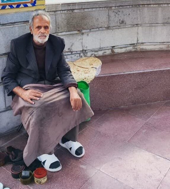 ماجرای حاجتروایی واکسی صلواتی در گلستان شهدا