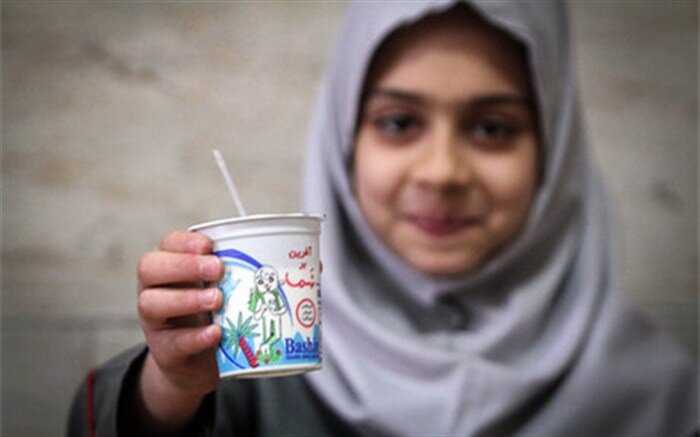 توزیع شیر رایگان در مدارس؛ مسیر اجرا، فواید و چالشها