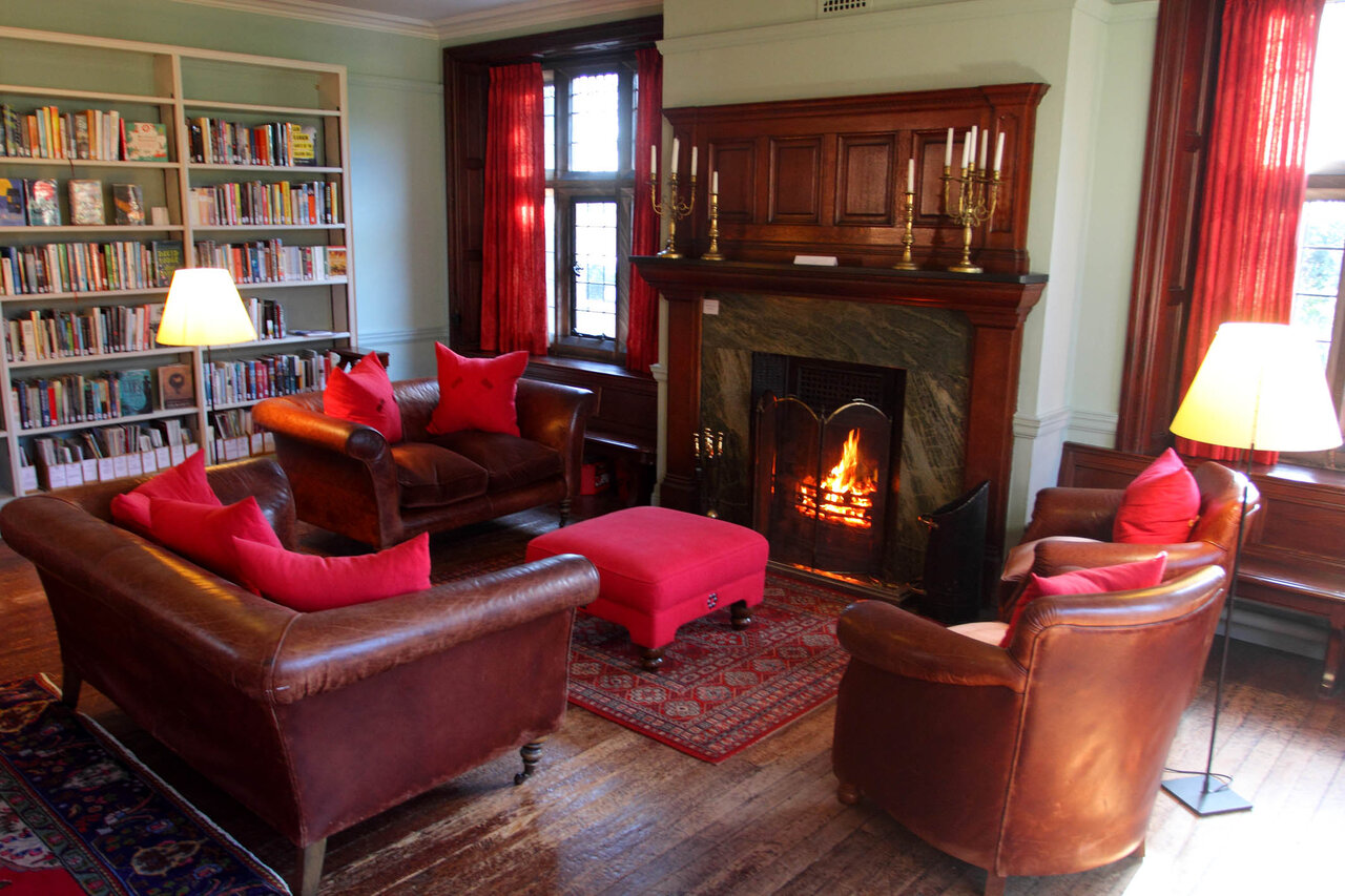 تنها کتابخانه جهان که میتوان در آن زندگی کرد + عکس