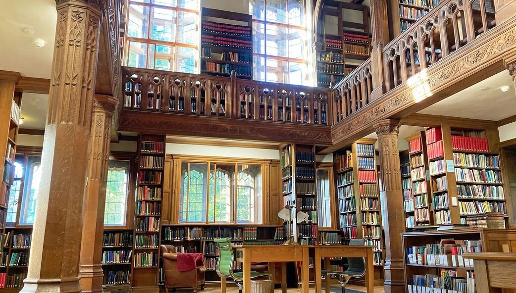 تنها کتابخانه جهان که می‌توان در آن زندگی کرد + عکس