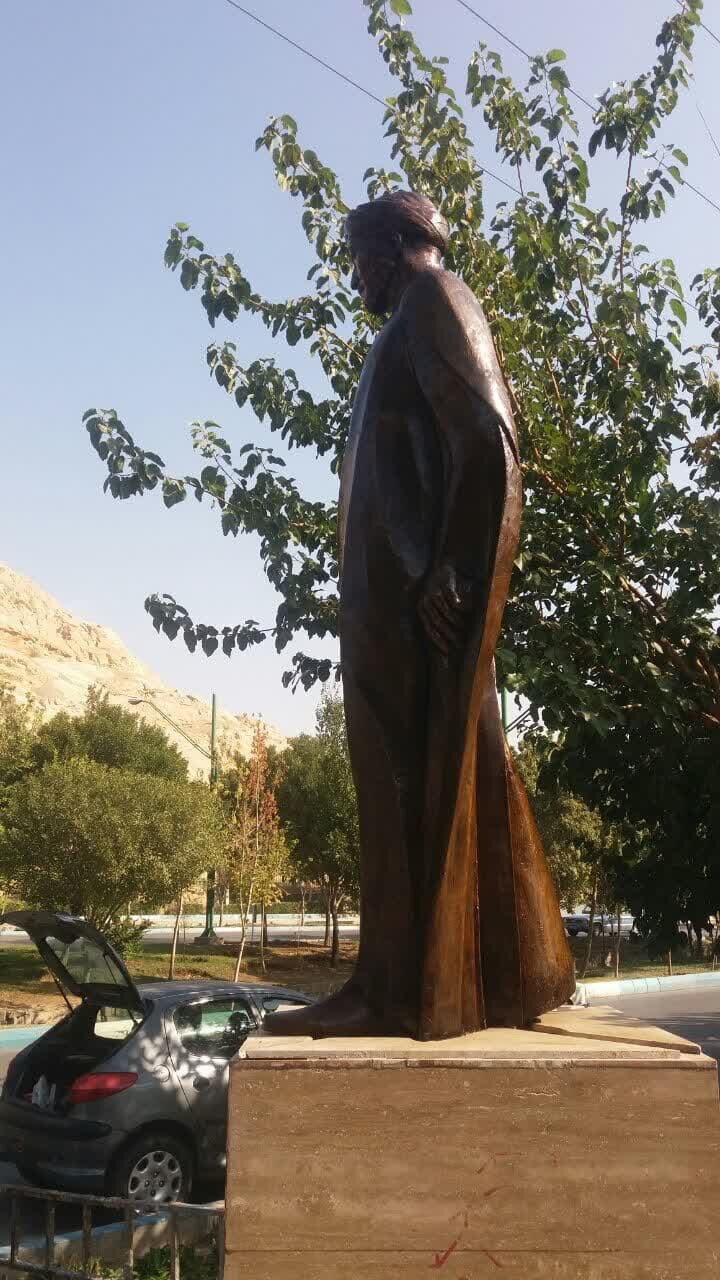 نمادها و مجسمههای منطقه ۹ اصفهان مرمت میشود