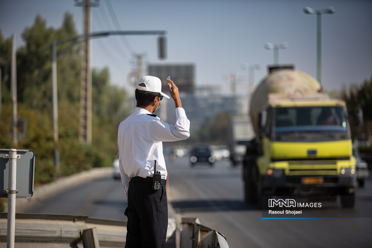 طرح ویژه کنترل و نظارت خودروهای حمل بار در اصفهان