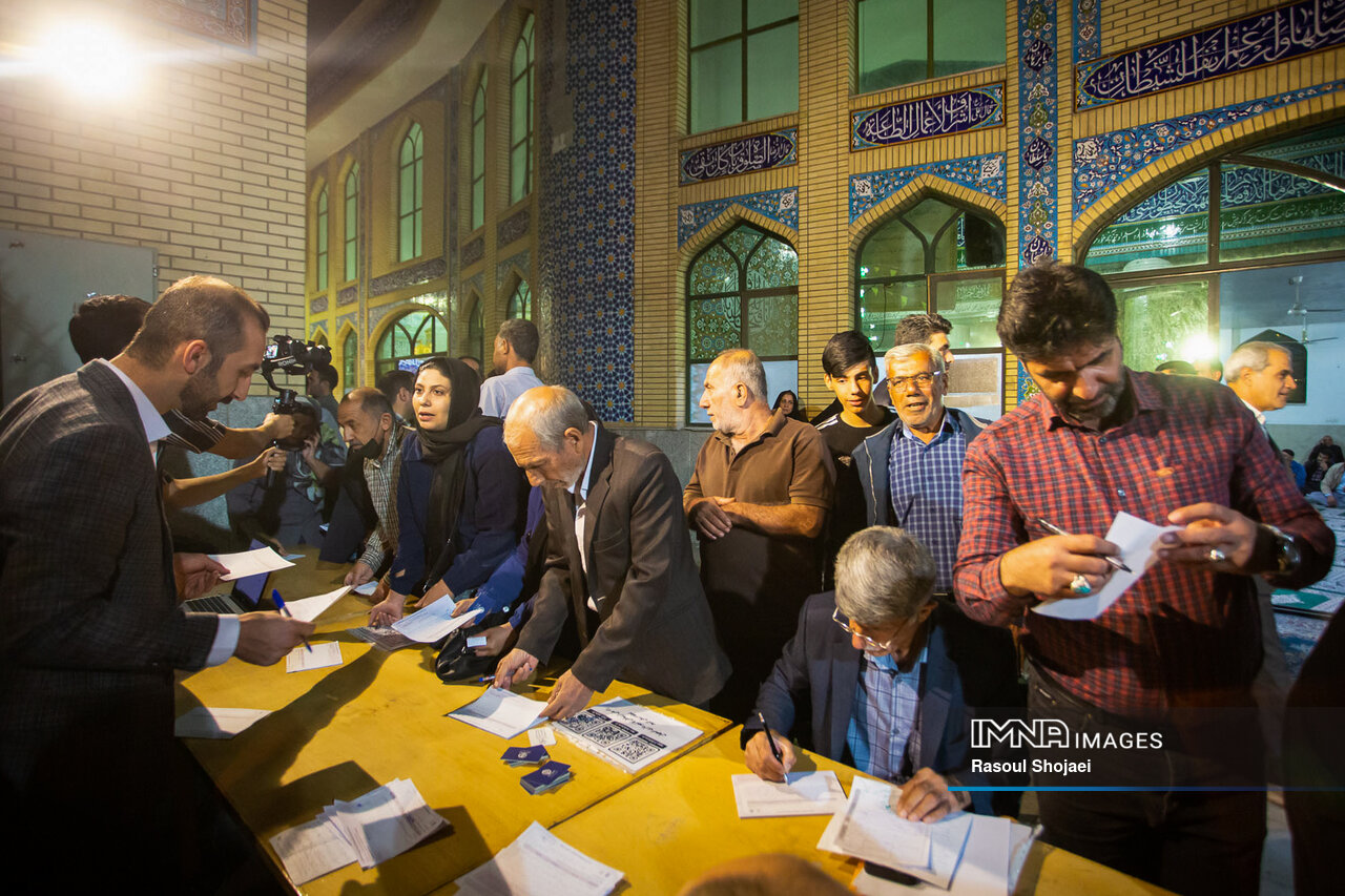 قامت ایستاده مدیریت شهری در محله قائمیه