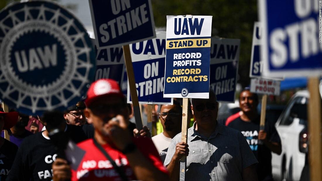اعتصاب ۸۰۰ میلیون دلاری کارگران غول‌های خودروسازی آمریکا