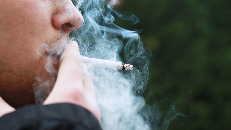 مصرف مواد دخانی از مهم‌ترین ریسک‌های ابتلا به انواع سرطان‌ها است