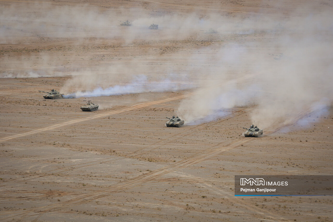 تبریک روز ارتش و نیروی زمینی ۱۴۰۳ + متن ادبی، پیام و عکس