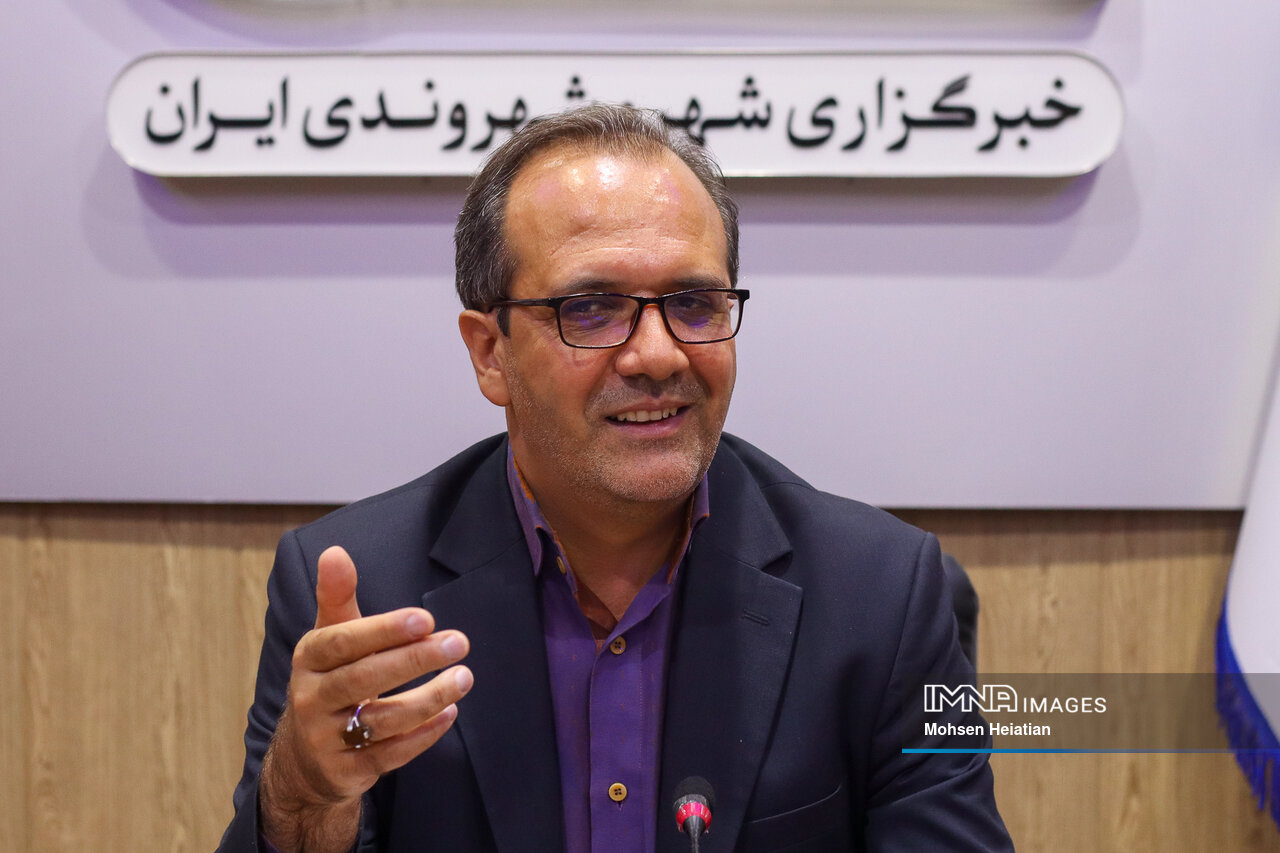 فراهم شدن بستر ارائه خدمات الکترونیک در ناژوان / ریه تنفسی اصفهان نیازمند حملونقل پاک است