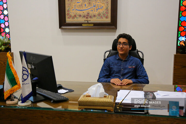 دیدار دانش‌آموزان نخبه اصفهانی با شهردار اصفهان