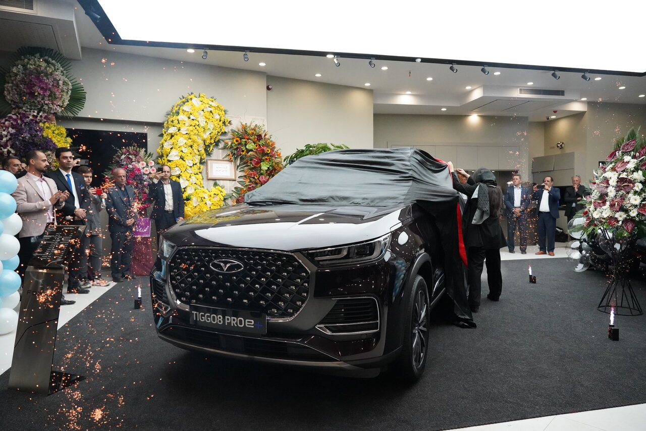 افتتاح بزرگترین شوروم فونیکس در استان اصفهان و رونمایی از خودروی فونیکس تیگو 8 پرو e پلاس