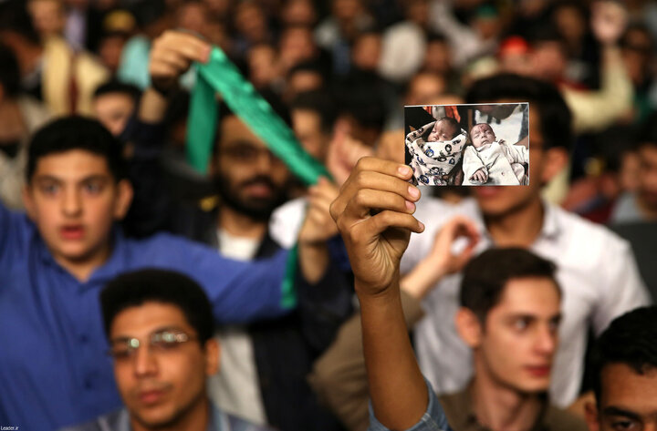 دیدار هزاران نفر از دانش آموزان و دانشجویان با رهبر انقلاب
