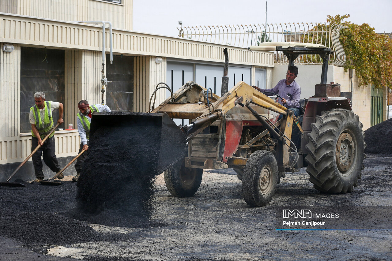 افزایش ۲ برابری تناژ آسفالت معابر منطقه ۱۵/ آزادسازی کمربندشمالی خوراسگان پس از ۶ سال وقفه