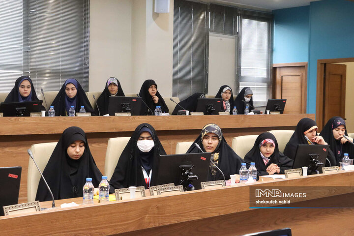 نشست وزیر آموزش و پرورش با نمایندگان دانش آموزان اصفهان
