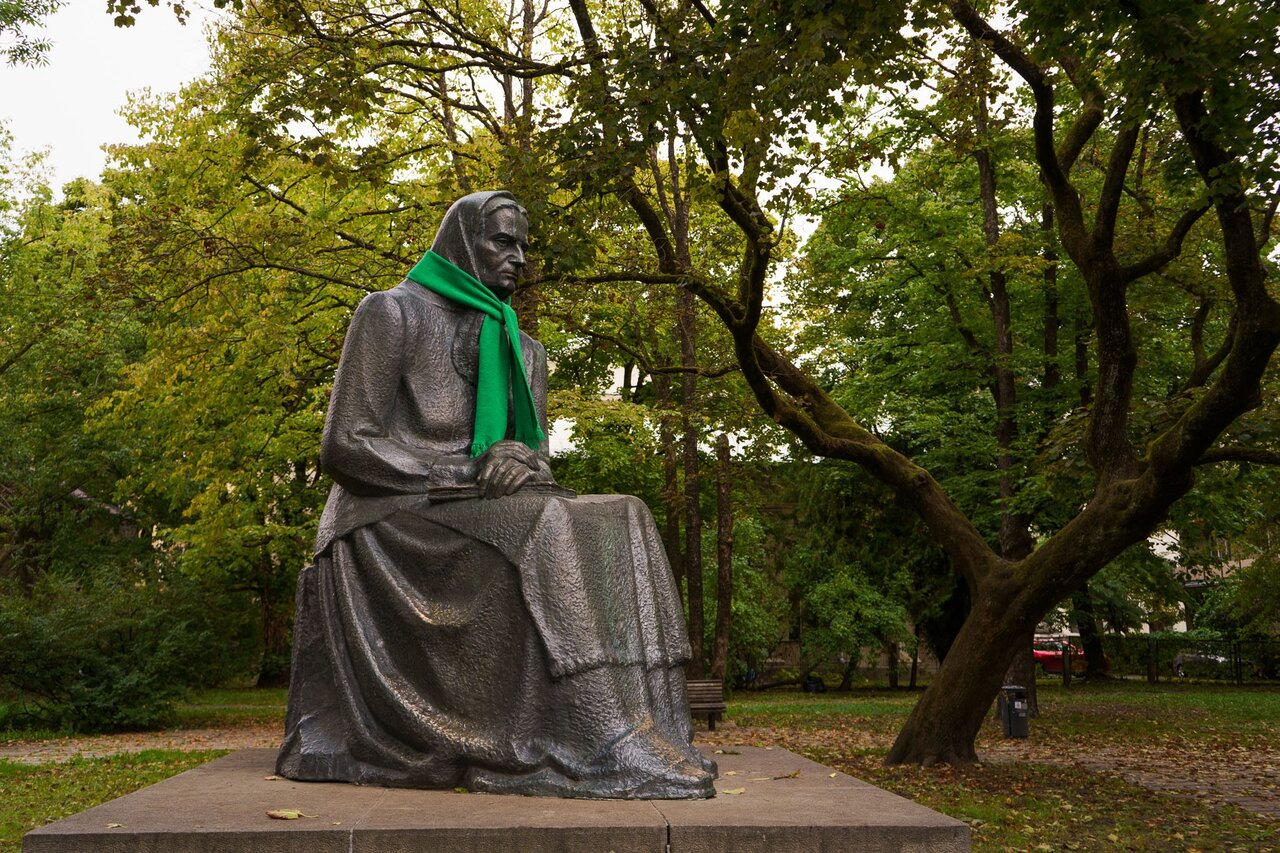 ماجرای شال‌های سبز مجسمه‌های پایتخت لیتوانی چیست؟