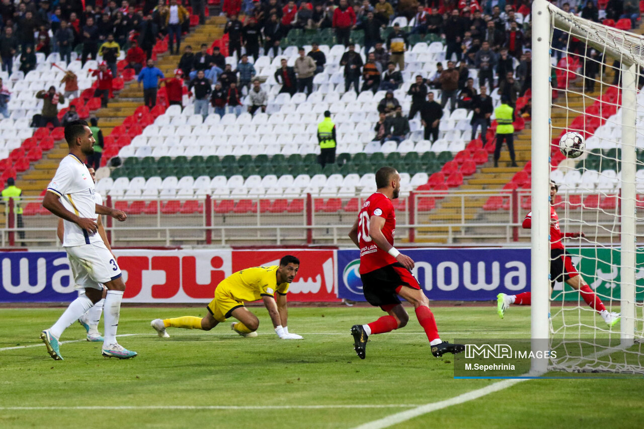 سپاهان و پرسپولیس امیدوار، نساجی در آستانه وداع