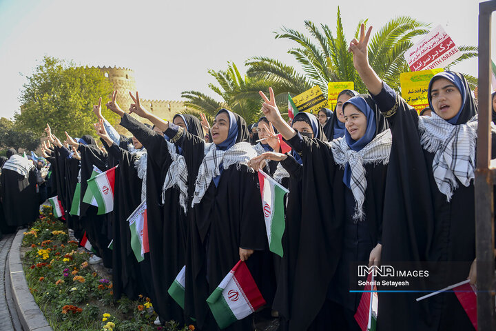 راهپیمایی ۱۳ آبان در شیراز برگزار شد