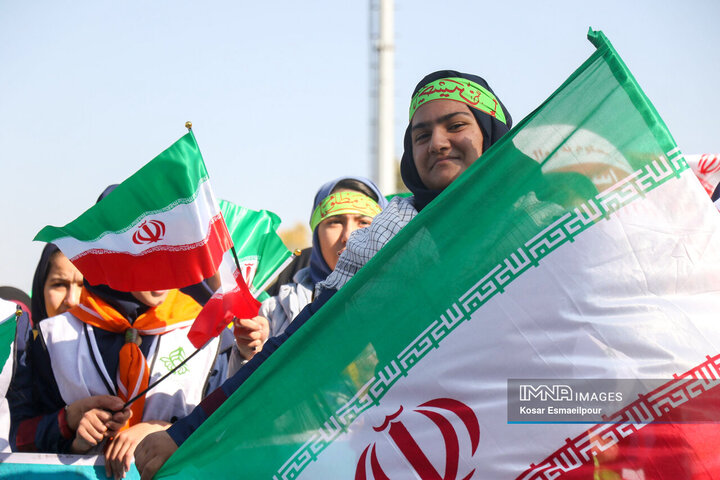 فریاد استکبارستیزی مردم تبریز در راهپیمایی 13 آبان