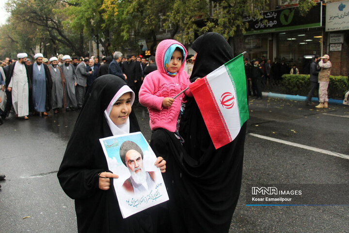 فریاد استکبارستیزی مردم تبریز در راهپیمایی 13 آبان