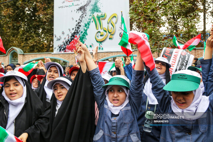 راهپیمایی ۱۳ آبان در کرج برگزار شد