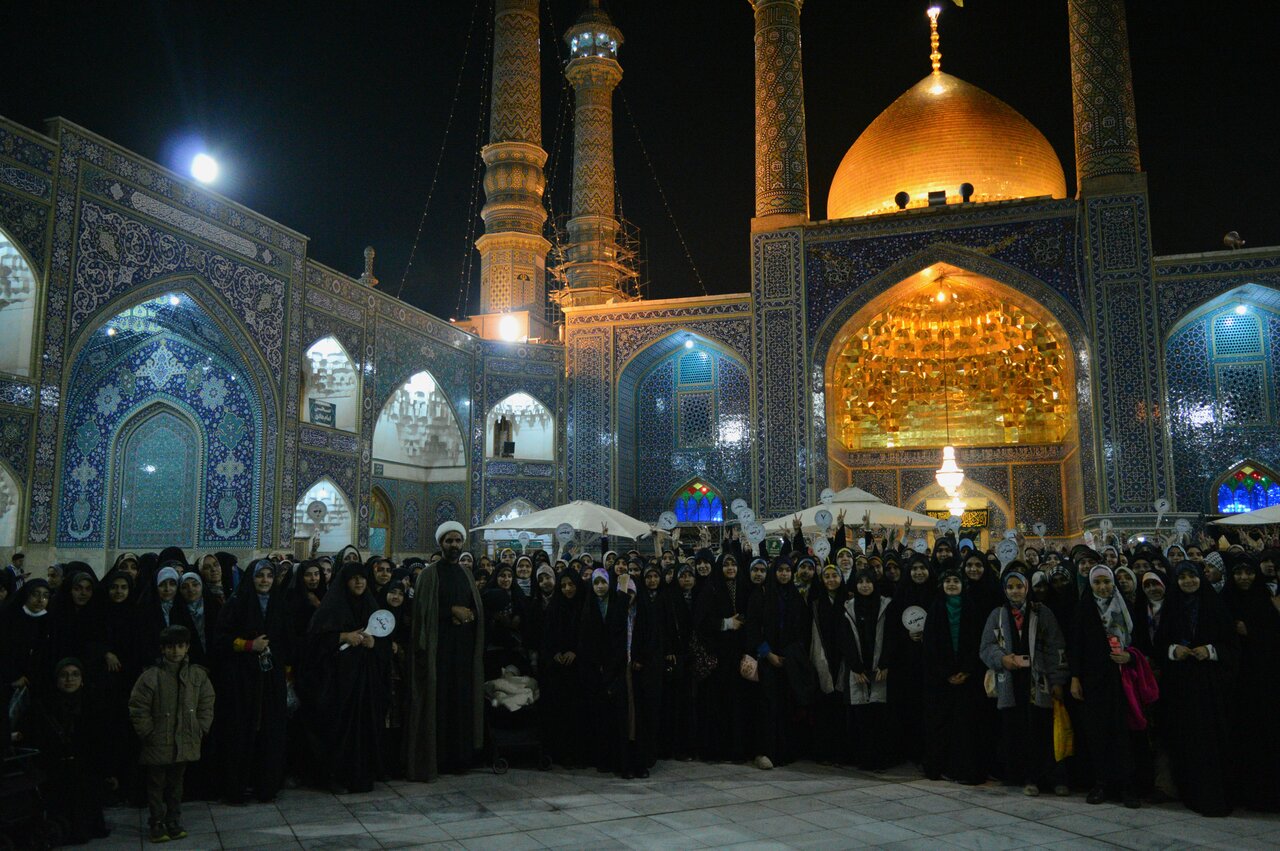 «قرار دستها» در قدمگاه صاحبالزمان(عج)