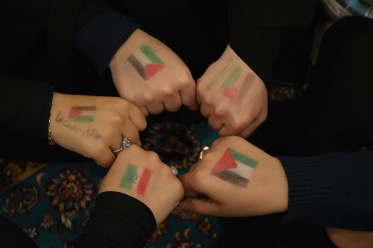 «قرار دستها» در قدمگاه صاحبالزمان(عج)