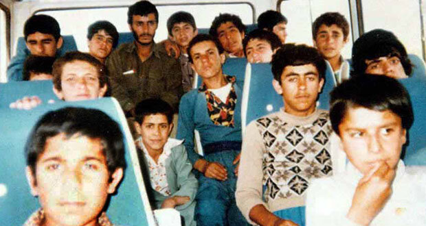 خون سرخی که بر تخته سیاه مدارس نشسته است